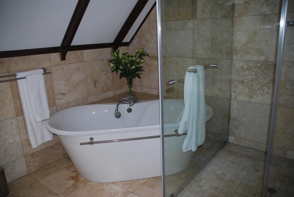 Sunninghill Guest Lodges Johannesburg Oda fotoğraf
